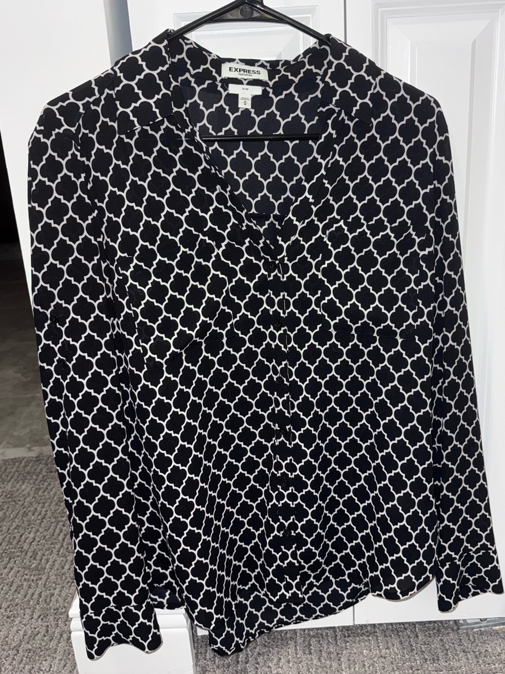 Women’s Express Black & White Portofino Button-Down Blouse